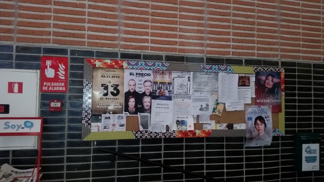 Pegada de carteles en interiores y acceso auniversidades. Madrid, Valencia, Barcelona. Toda España