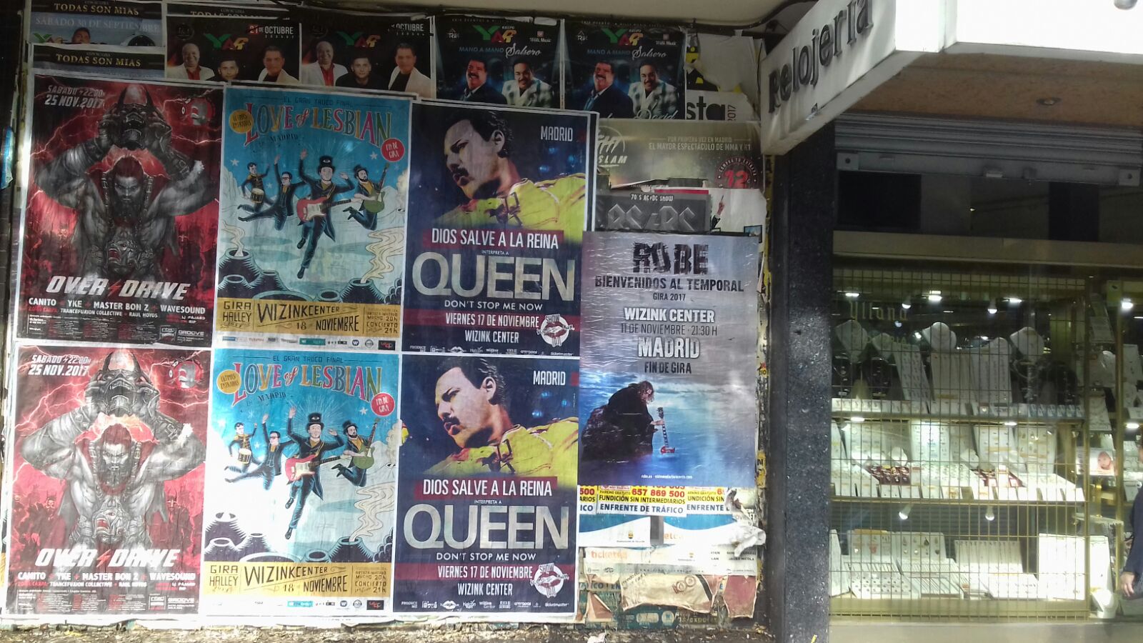 Pegada de carteles y posters en exteriores en Madrid, Barcelona, Valencia. Toda España