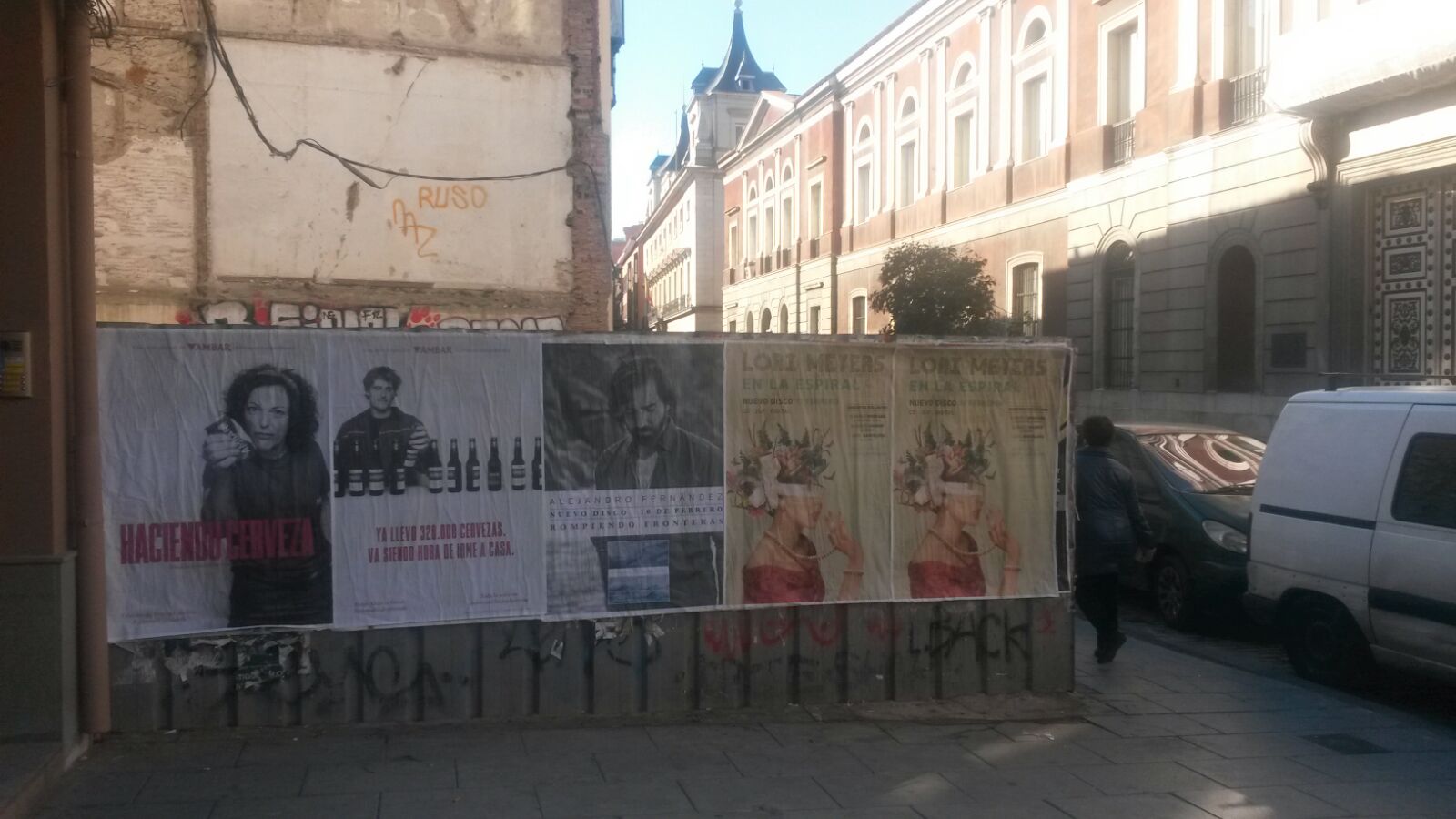 Pegada de carteles y posters en exteriores en Madrid, Barcelona, Valencia. Toda España